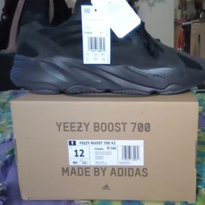 Yeezy Boost 700 v2
